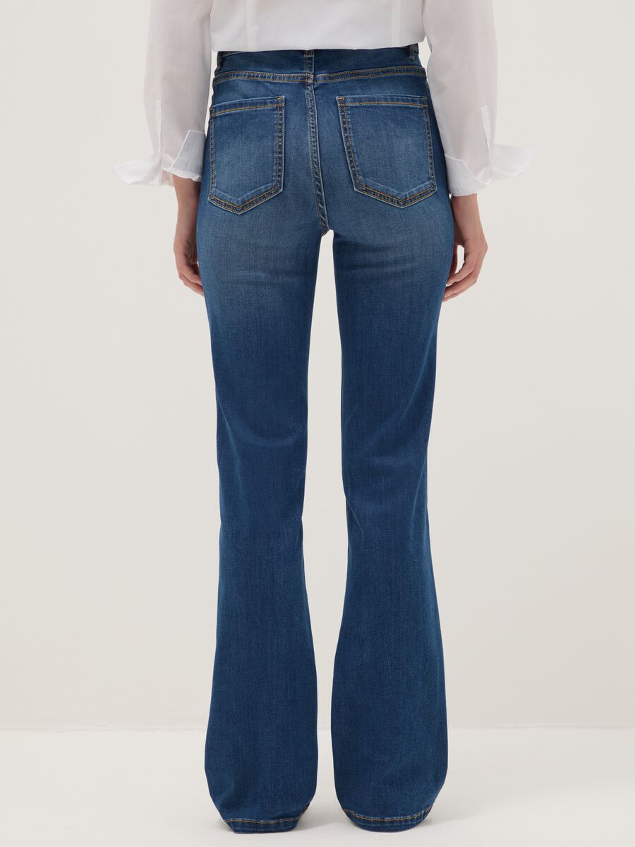 Blue cotton blend flare fit jeans_2