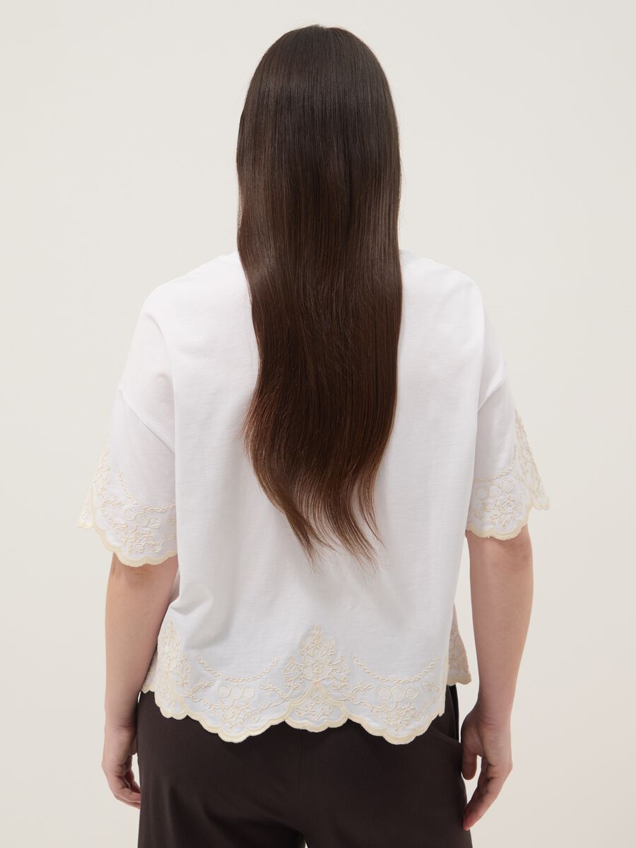 White pure cotton T-shirt with embroidery, regular fit_3