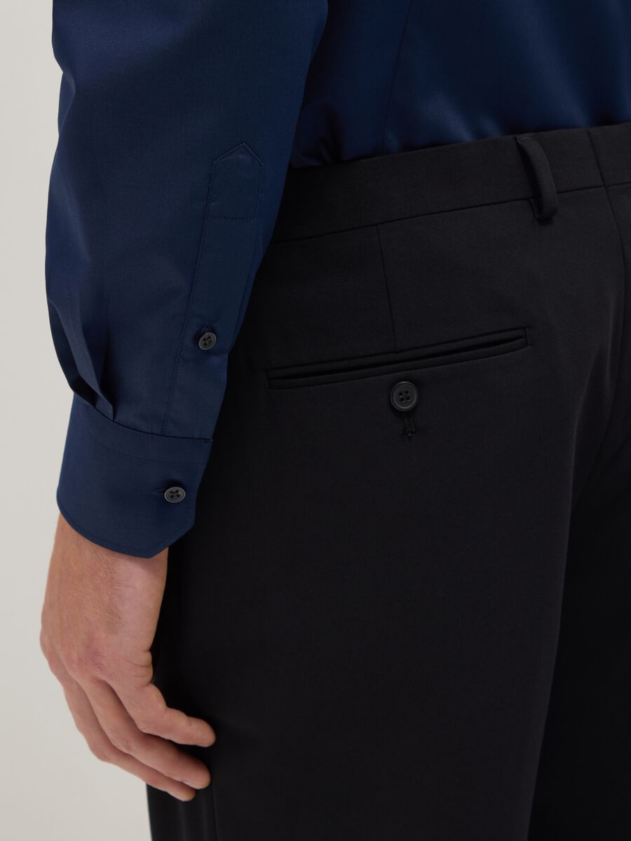 Blue cotton blend slim fit easy iron shirt_3