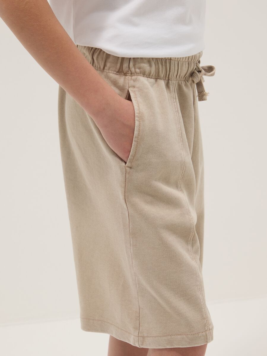 Pantaloni corti in puro cotone beige da ragazzo comfort fit_2