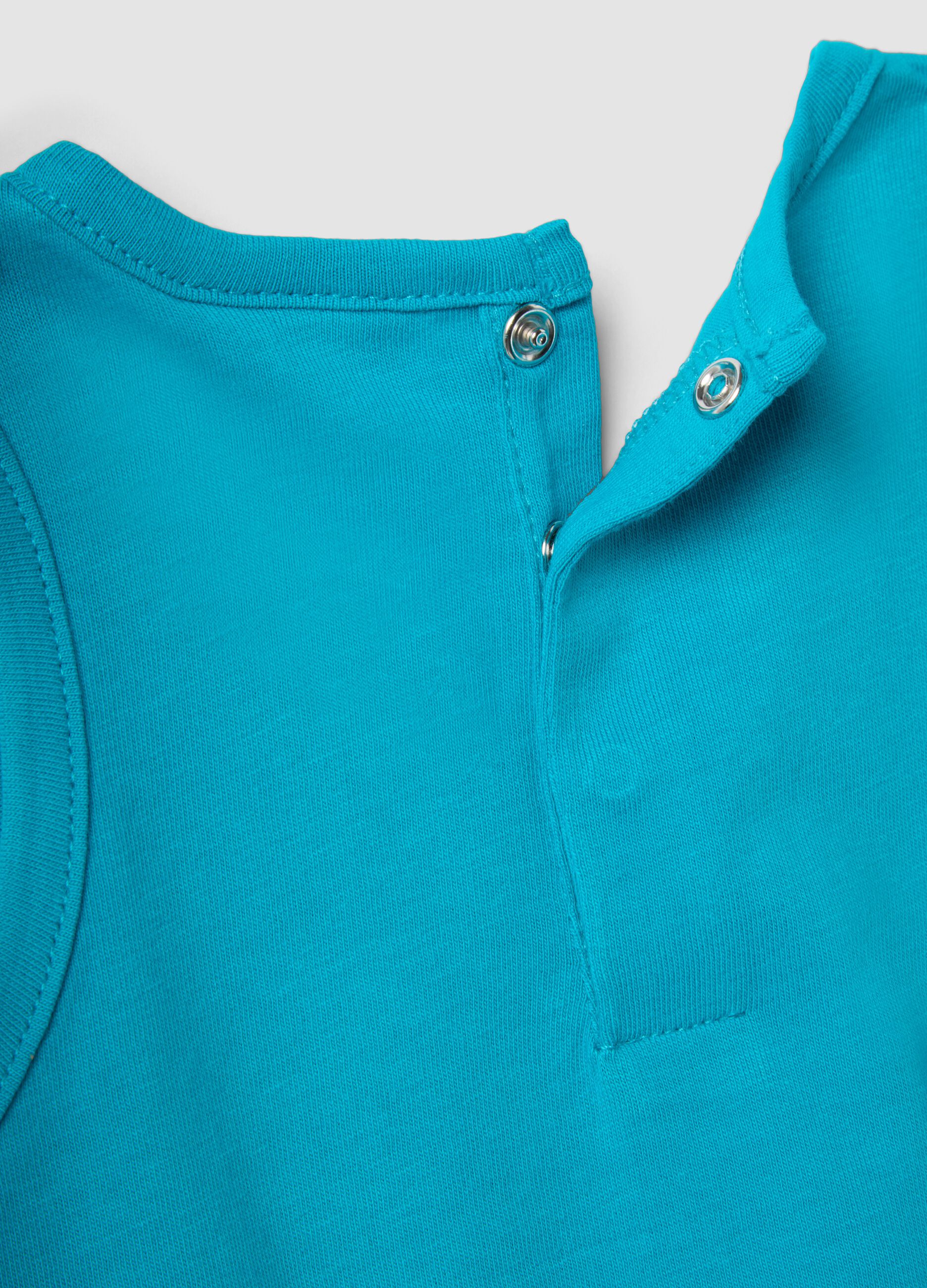 Boys&rsquo; sky-blue pure cotton vest, regular fit, with crab prints