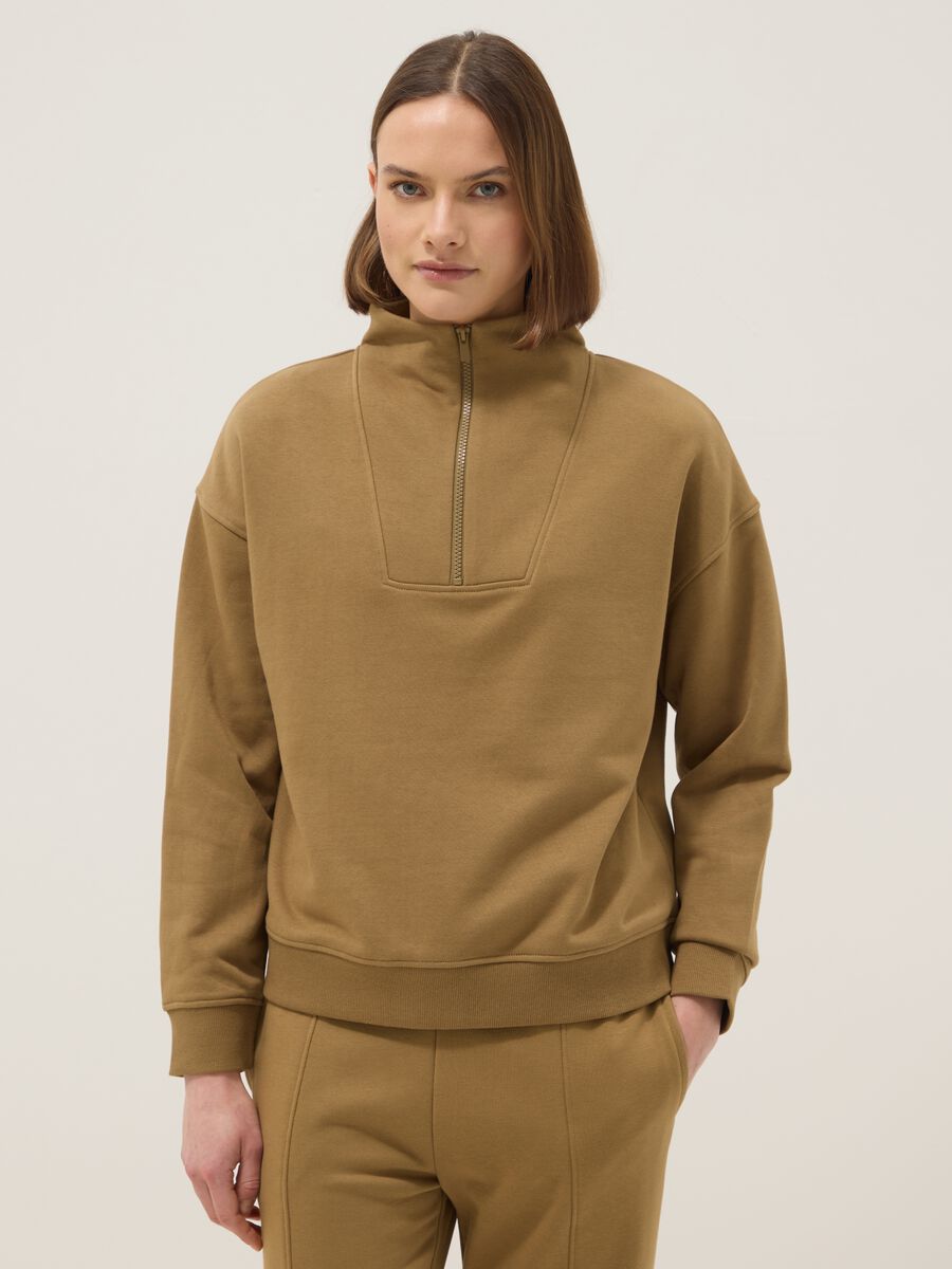Felpa marrone in misto cotone con mezza zip_0