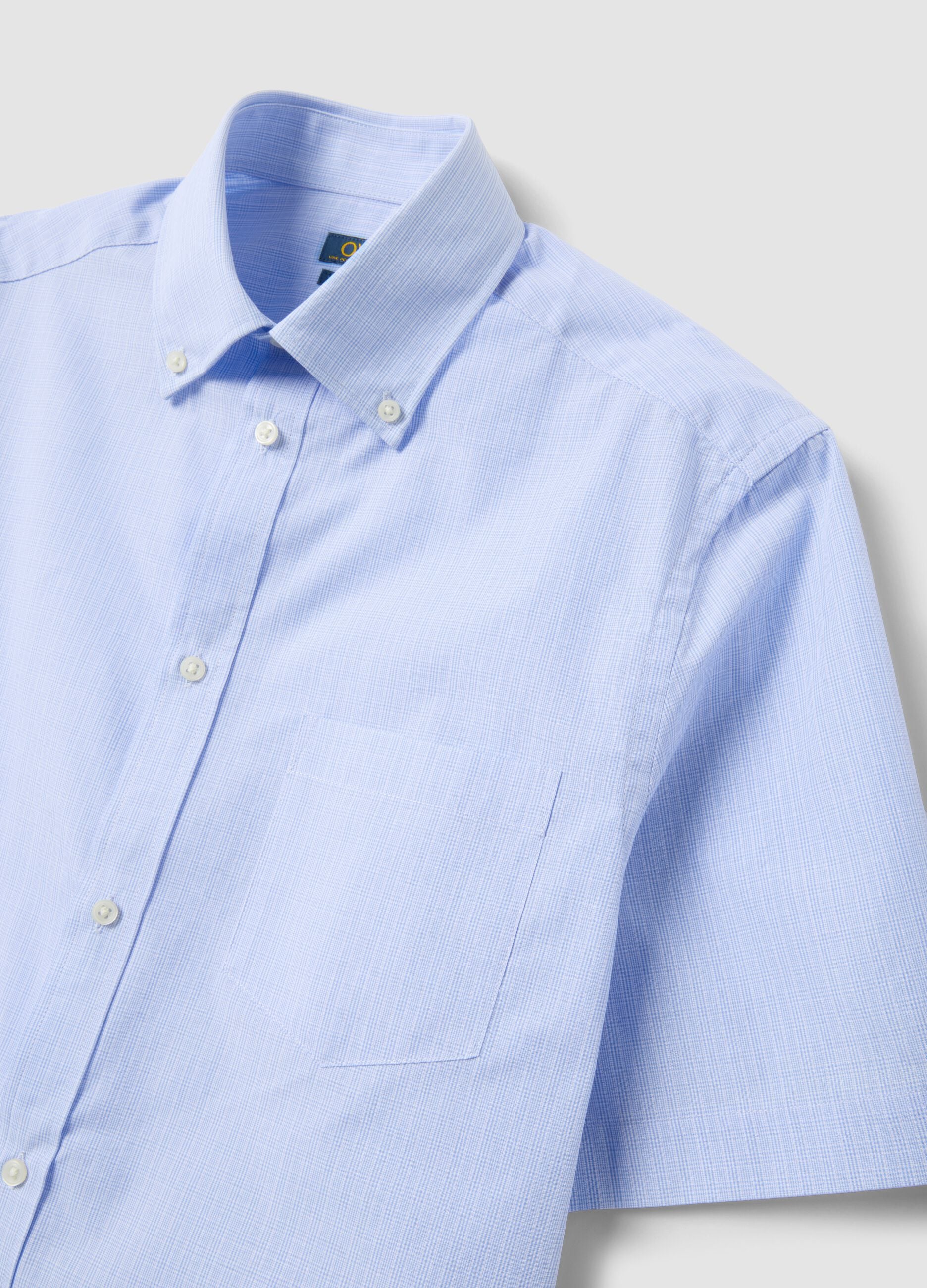Light blue short-sleeve shirt with button-down collar