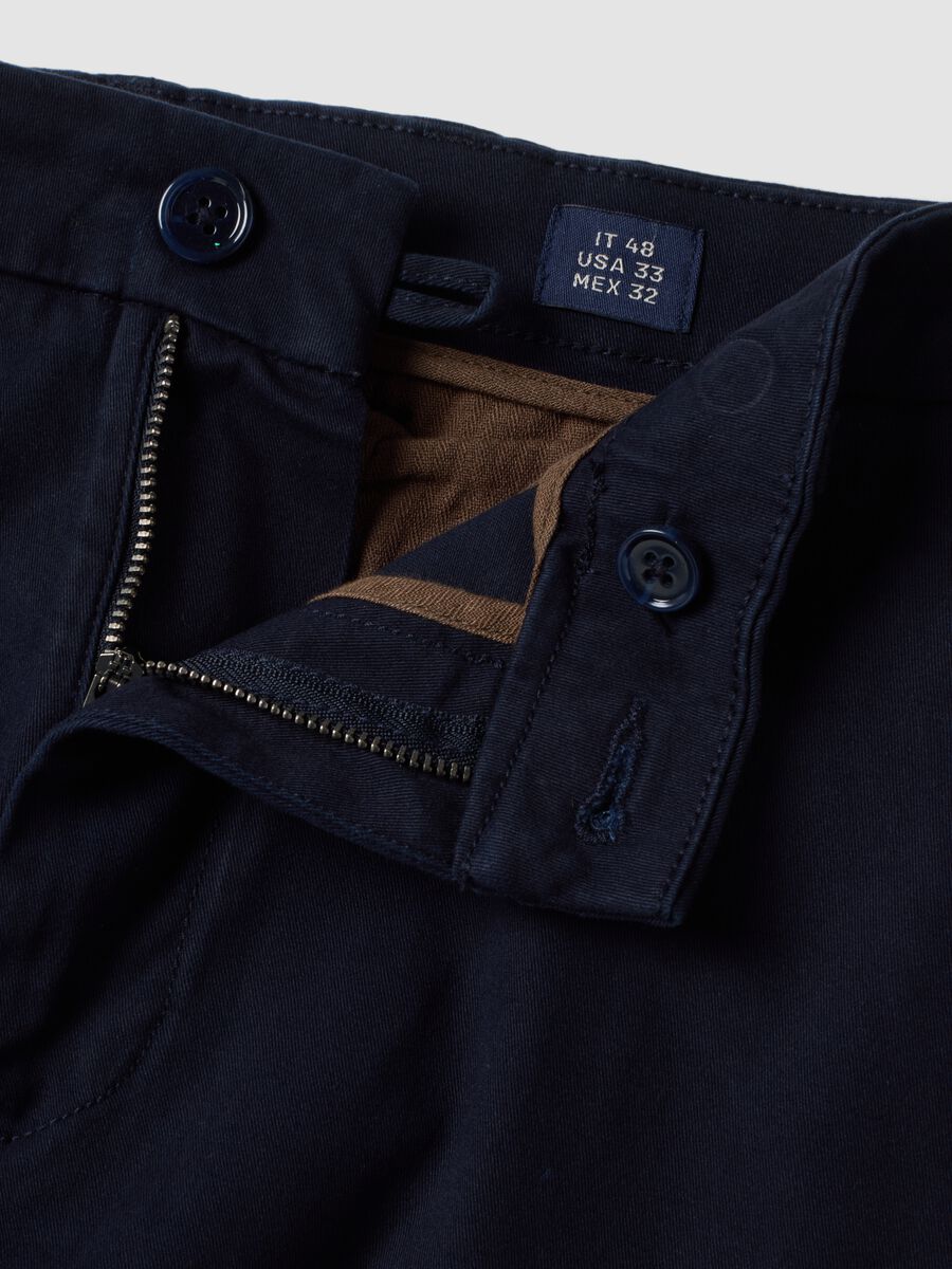 Men&rsquo;s blue slim-fit stretch cotton twill chinos_1