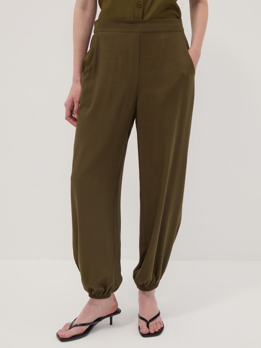 Green pure viscose trousers with elasticated cuffs, regular fit_2