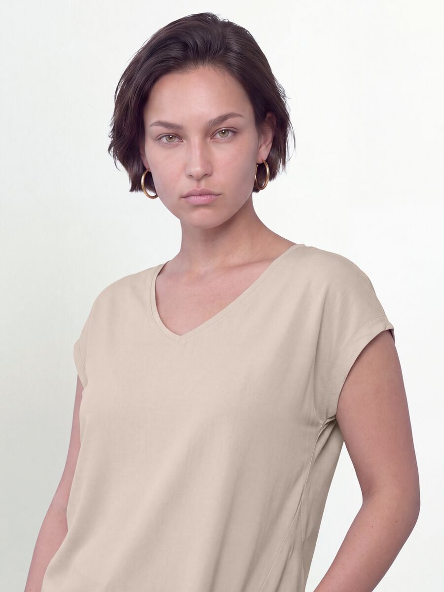 Beige pure viscose V-neck T-shirt, regular fit_3