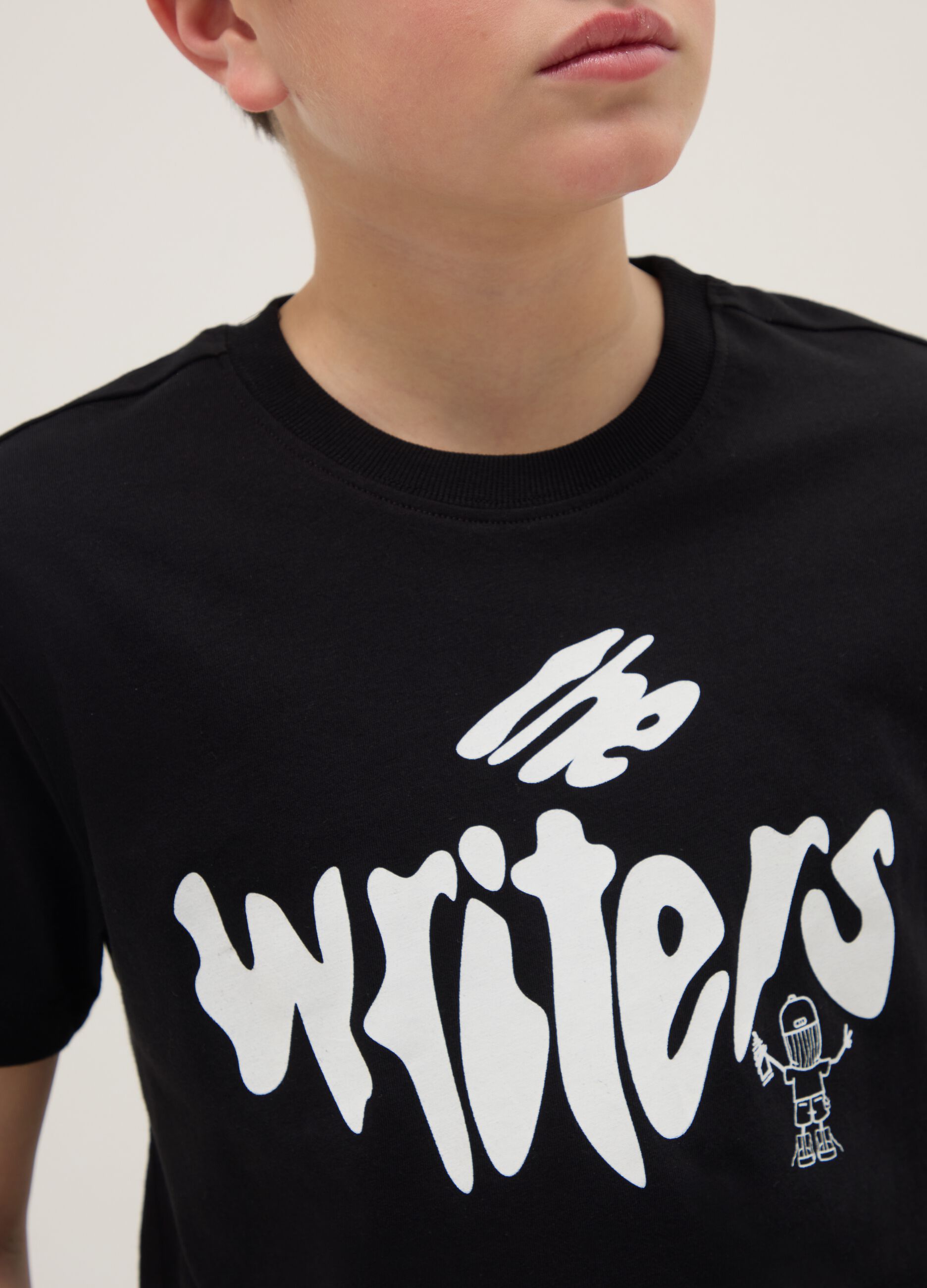 Regular fit boys' black pure cotton T-shirt with lettering