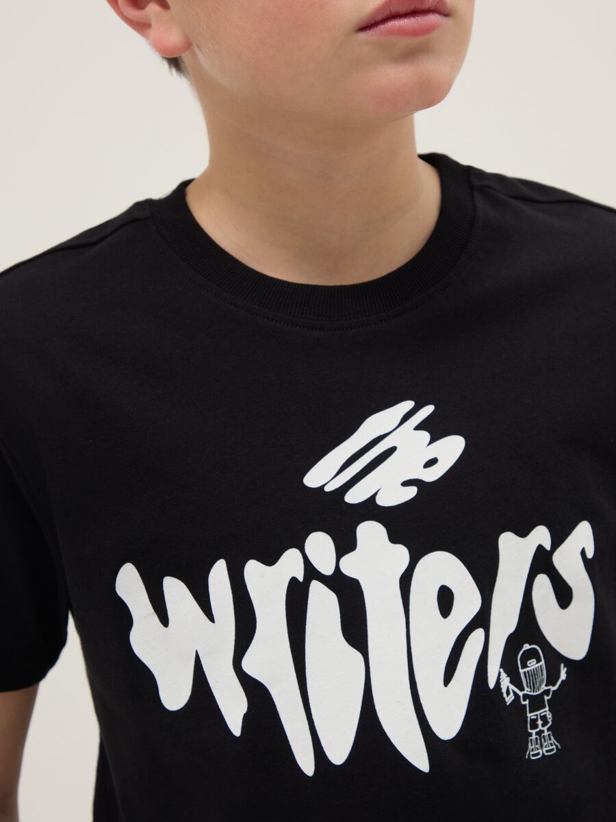 T-shirt in puro cotone nero da ragazzo regular fit con scritta_2