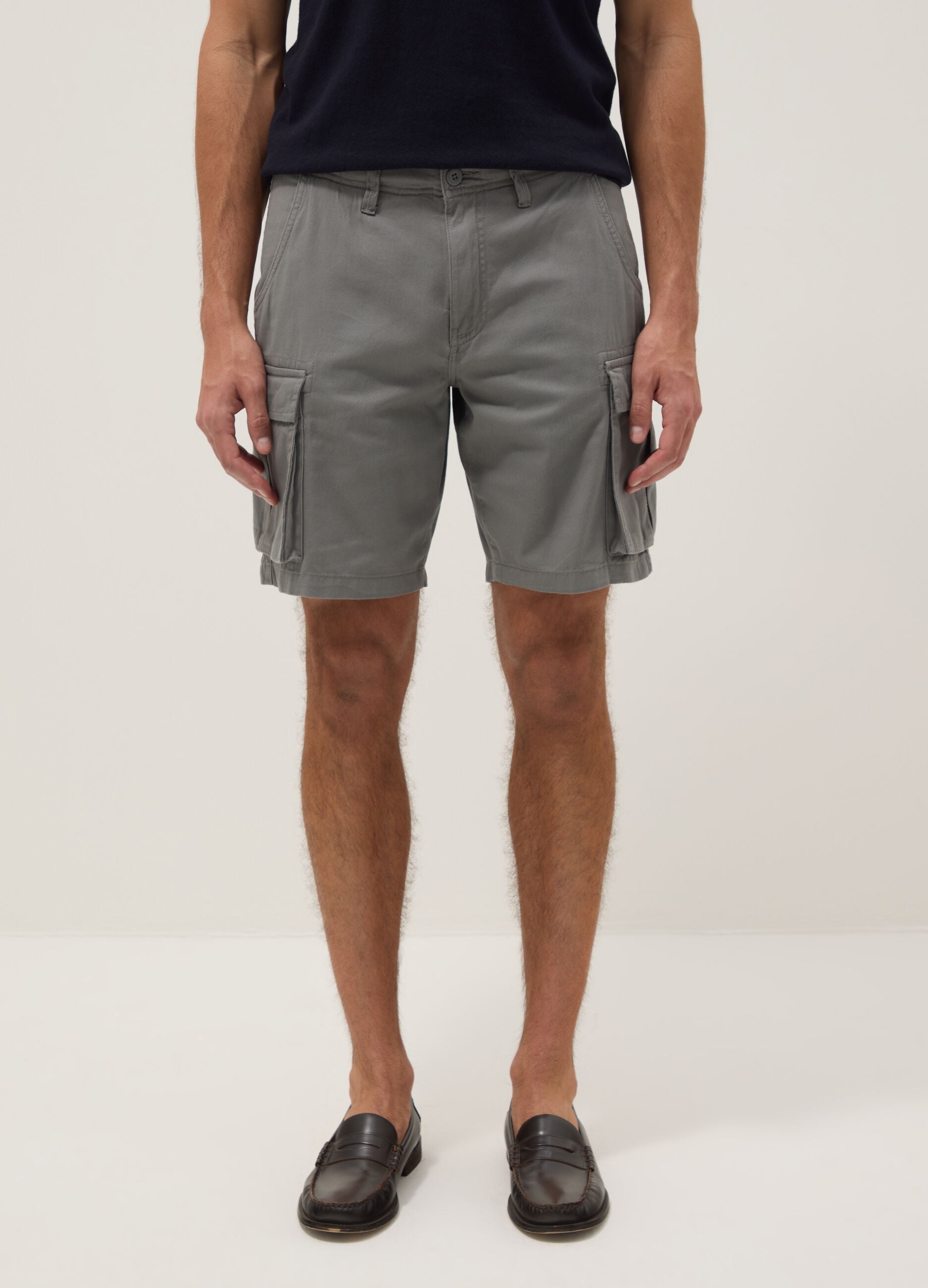 Grey pure cotton regular-fit cargo shorts