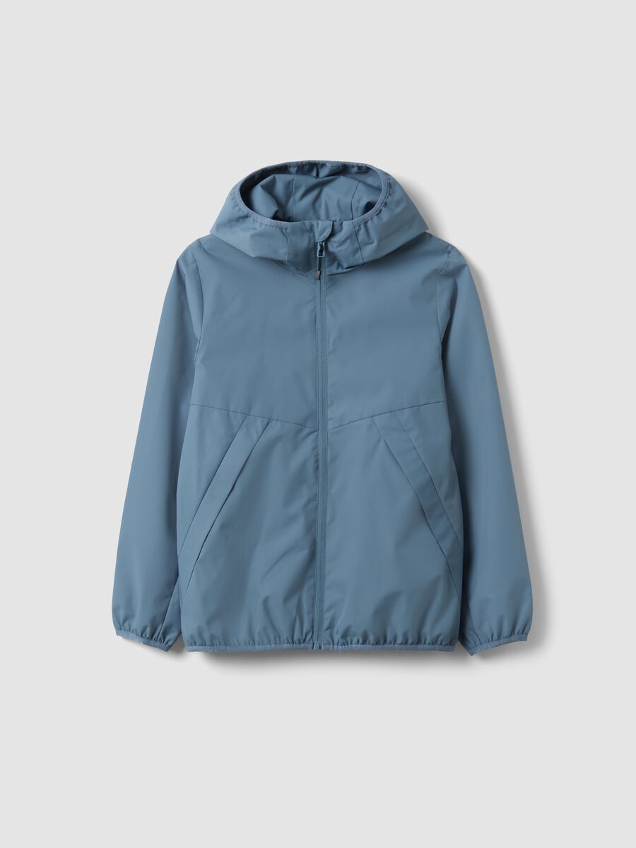 Giacca antipioggia over fit blu con cappuccio e zip per ragazzo_4
