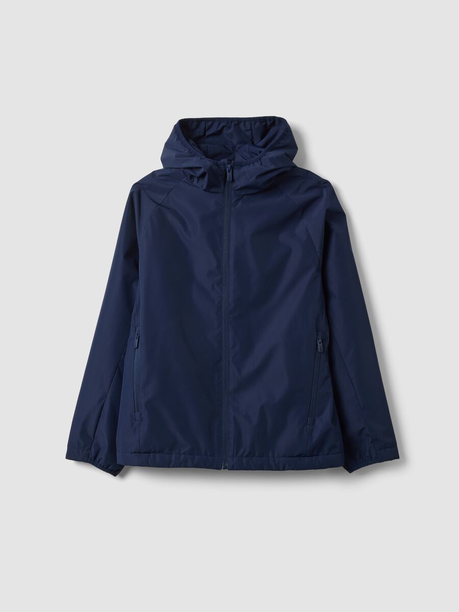 Giacca antipioggia blu con cappuccio e zip per ragazzo_4