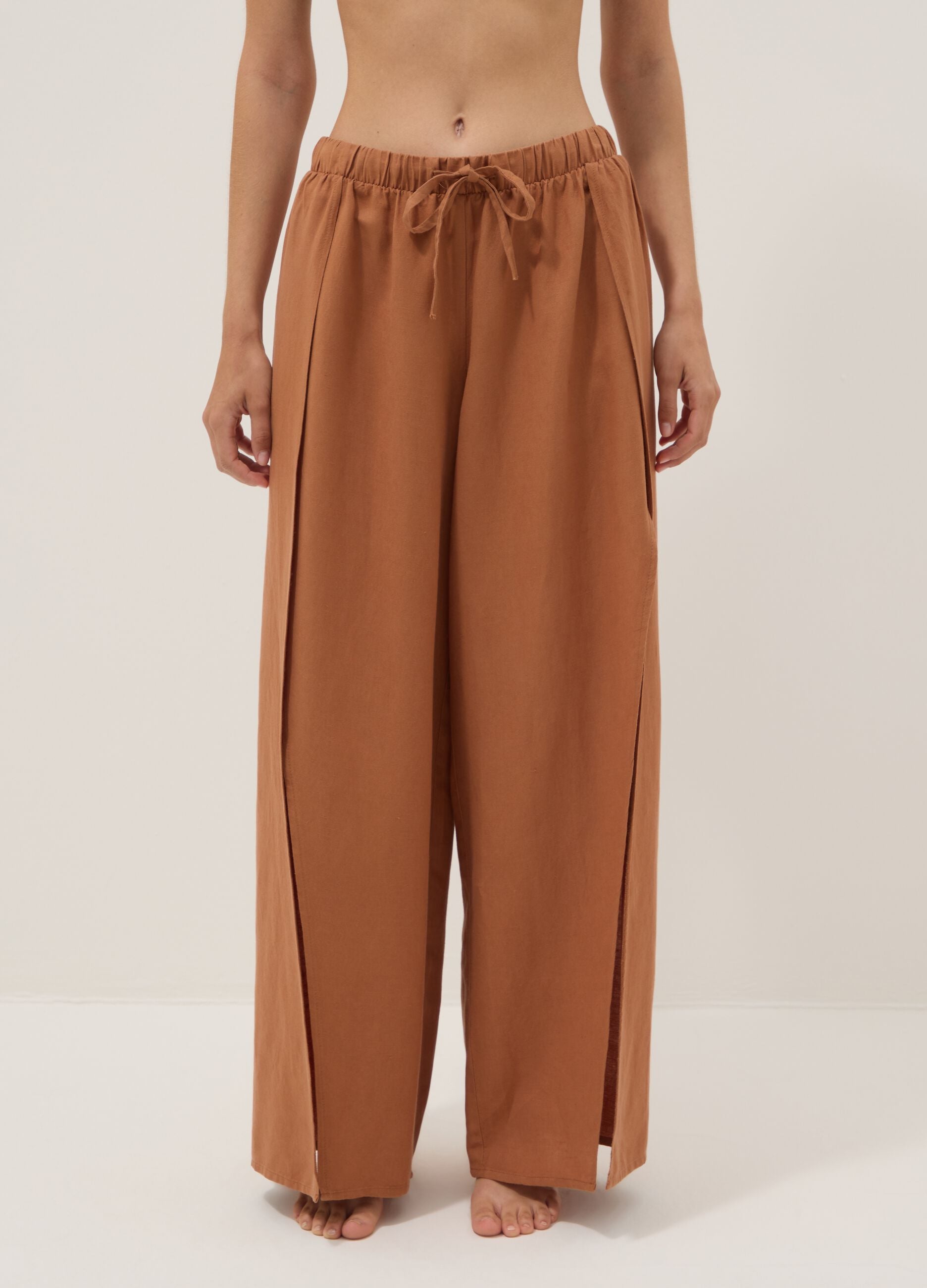 Pantaloni marroni in misto lino e viscosa wide leg