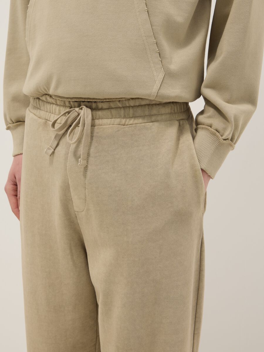 Pantaloni jogger beige in misto cotone oversize fit_3