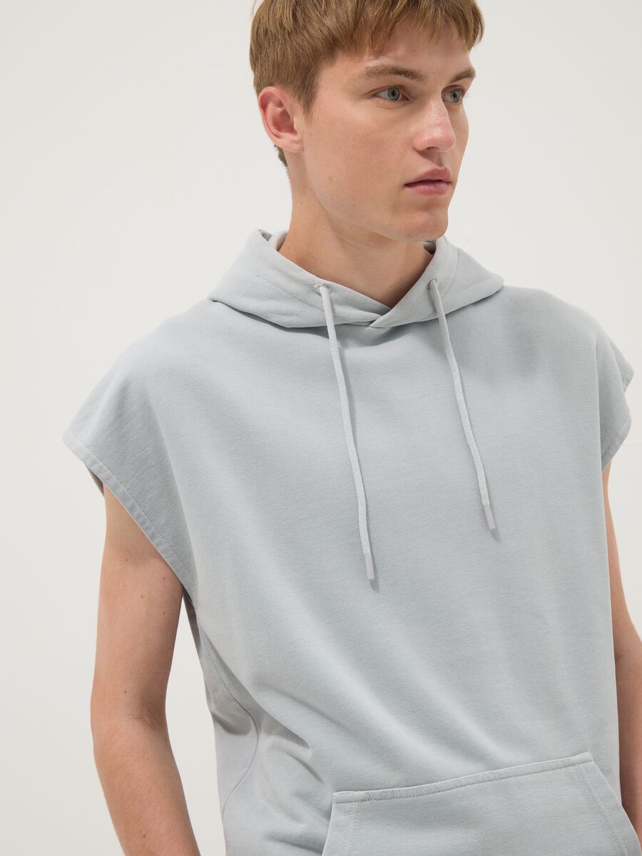Grey cotton blend sleeveless hoodie regular fit_2
