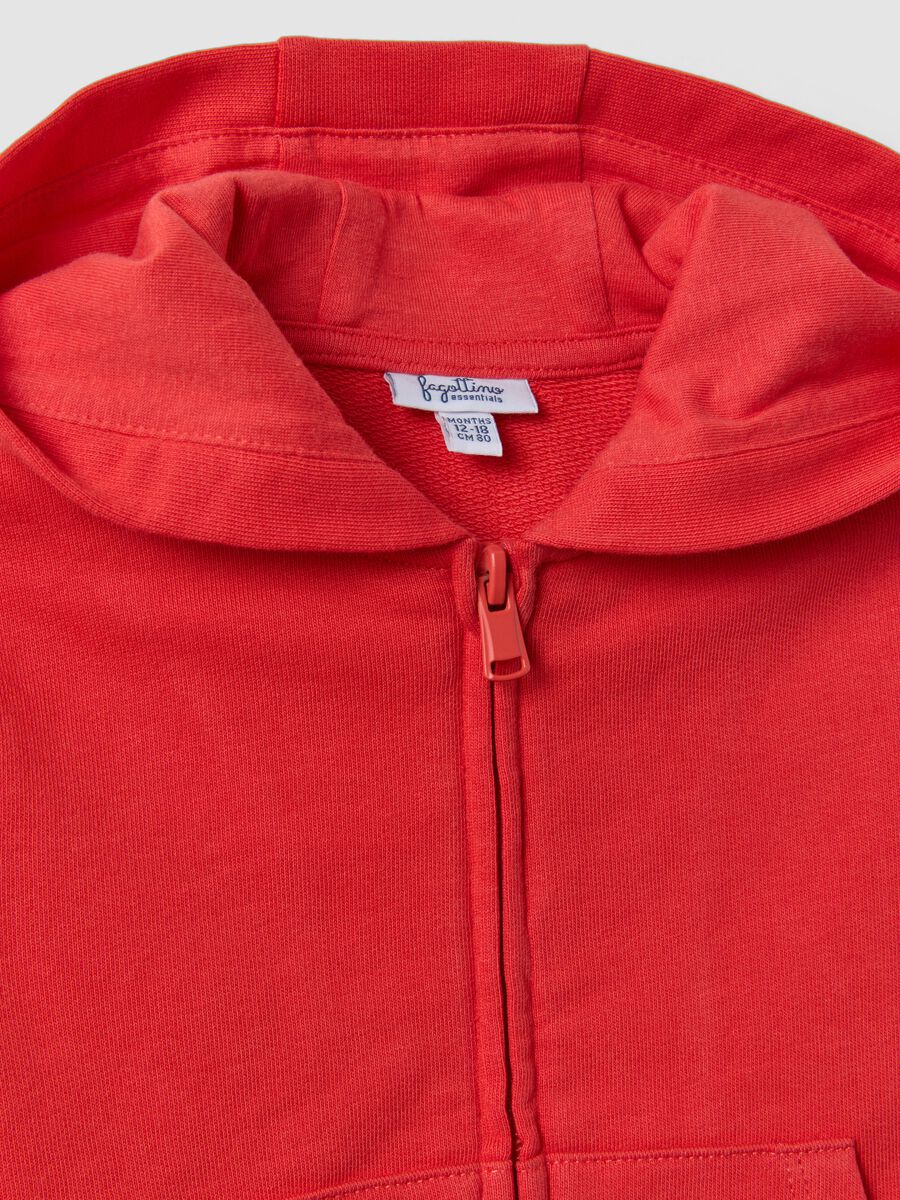 Red hooded sweatshirt in pure organic cotton, regular fit, for boys_2