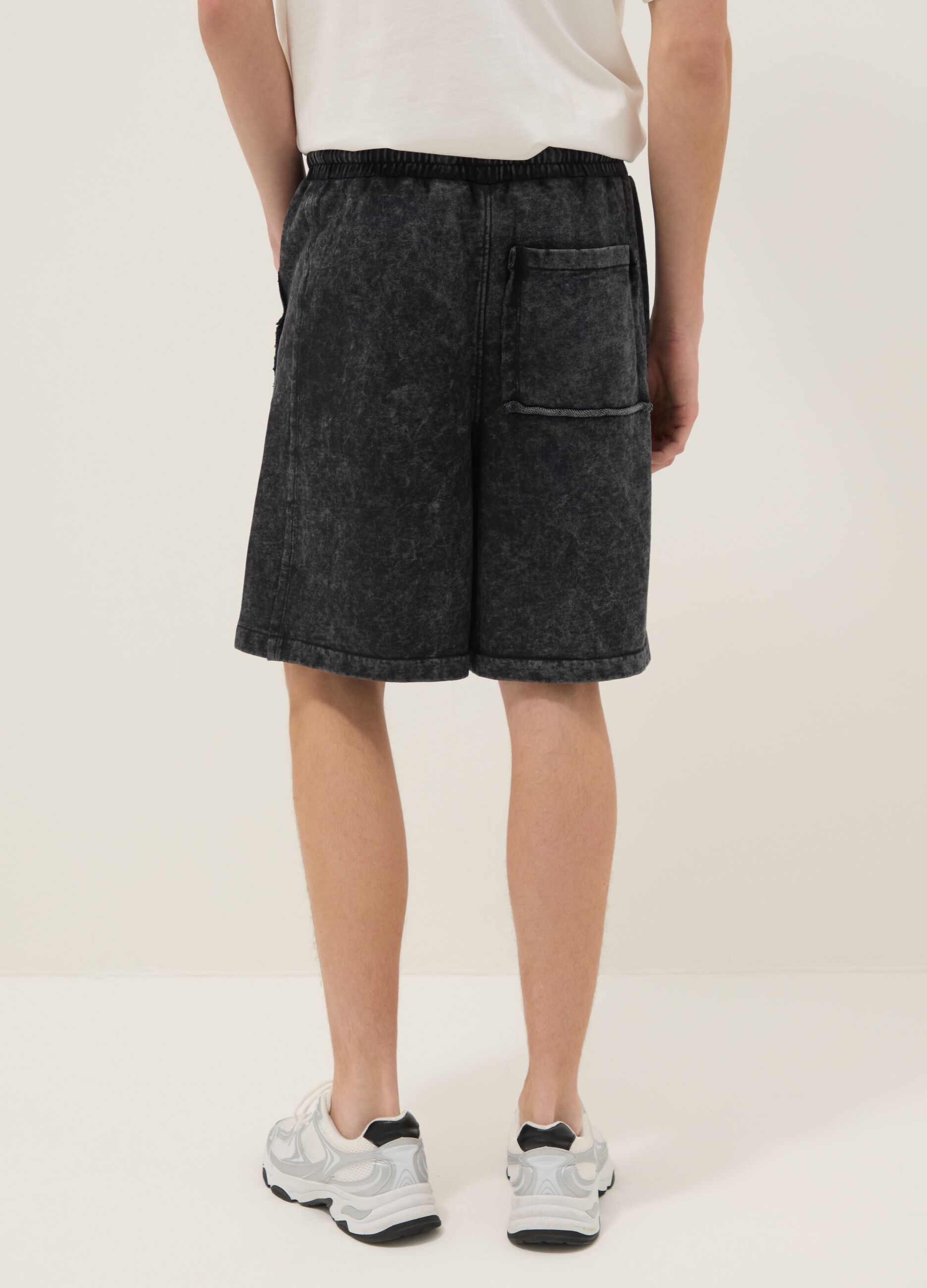 Black cotton-blend Bermuda shorts with elasticated waist