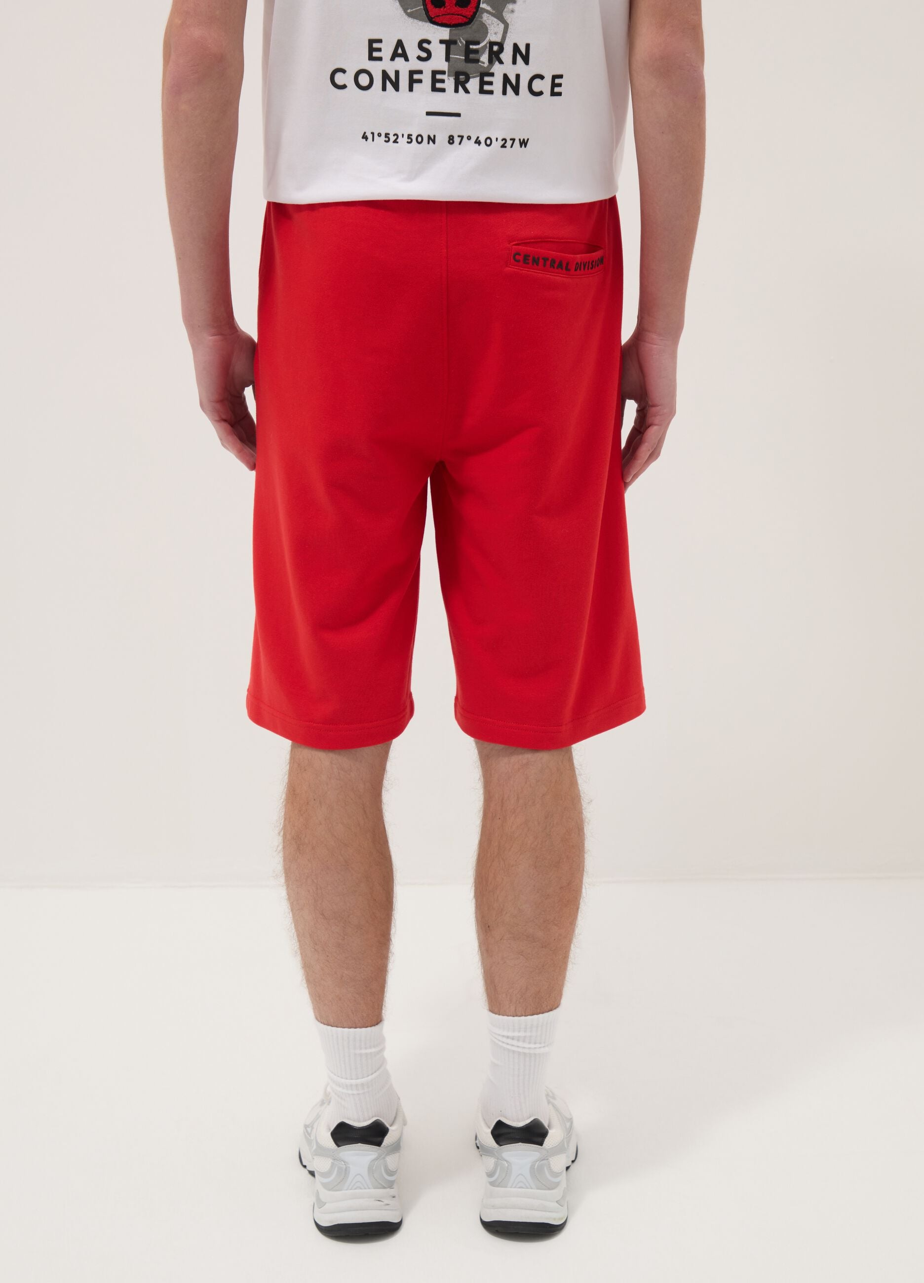 Red cotton-blend sports shorts with Chicago Bulls logo