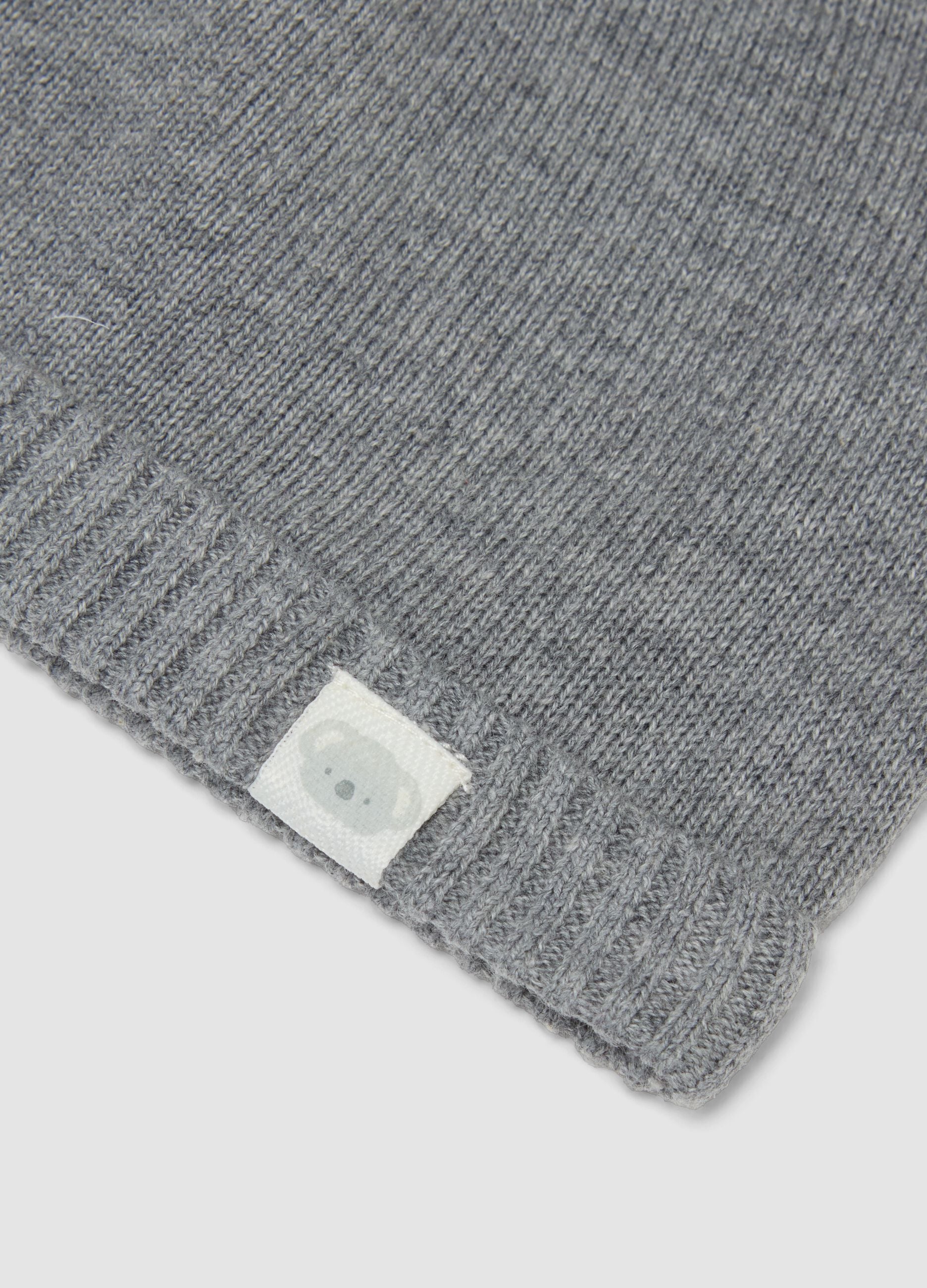 Grey baby hat in pure organic cotton with pom-poms