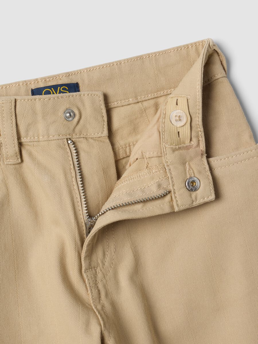 Beige relaxed-fit stretch cotton trousers for boys_2