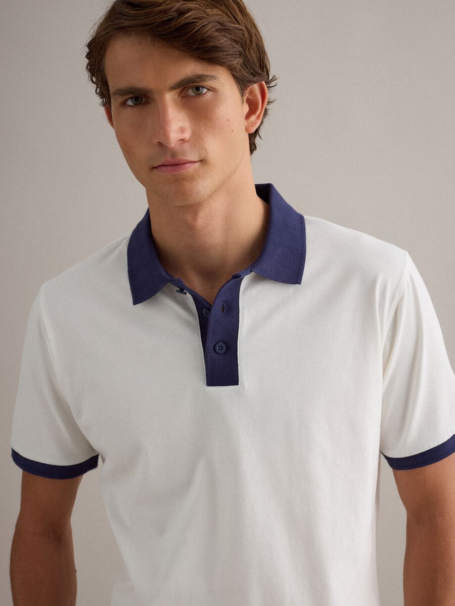 White pure cotton polo shirt with contrasting collar_2