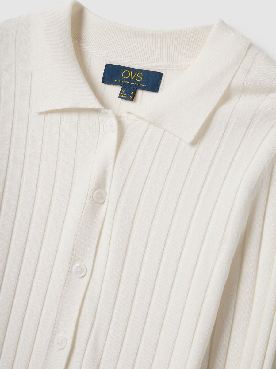 Slim fit white ribbed cardigan with polo collar_5