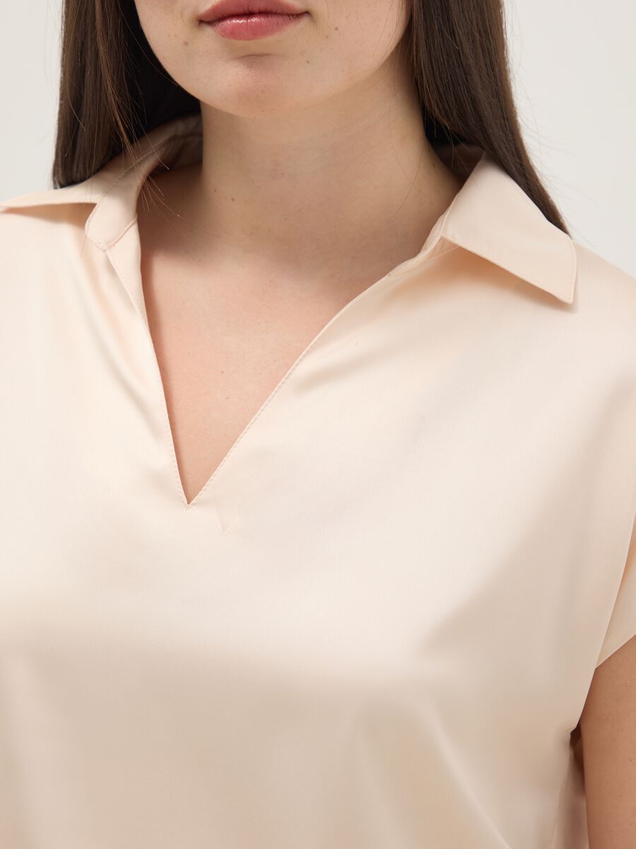 Beige short-sleeve polo collar regular fit t-shirt_3