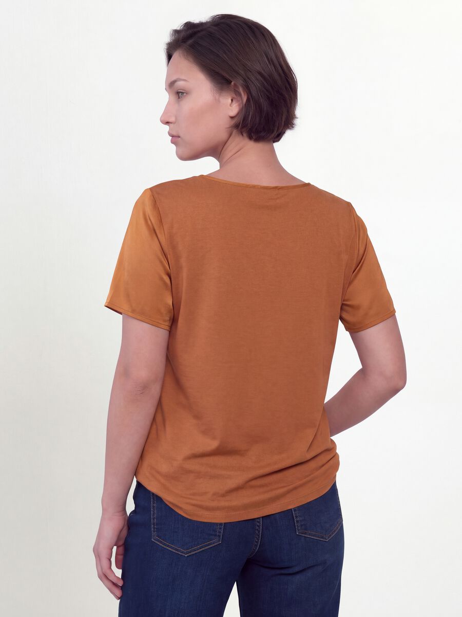 Brown satin V-neck blouse in stretch fabric, regular fit_3