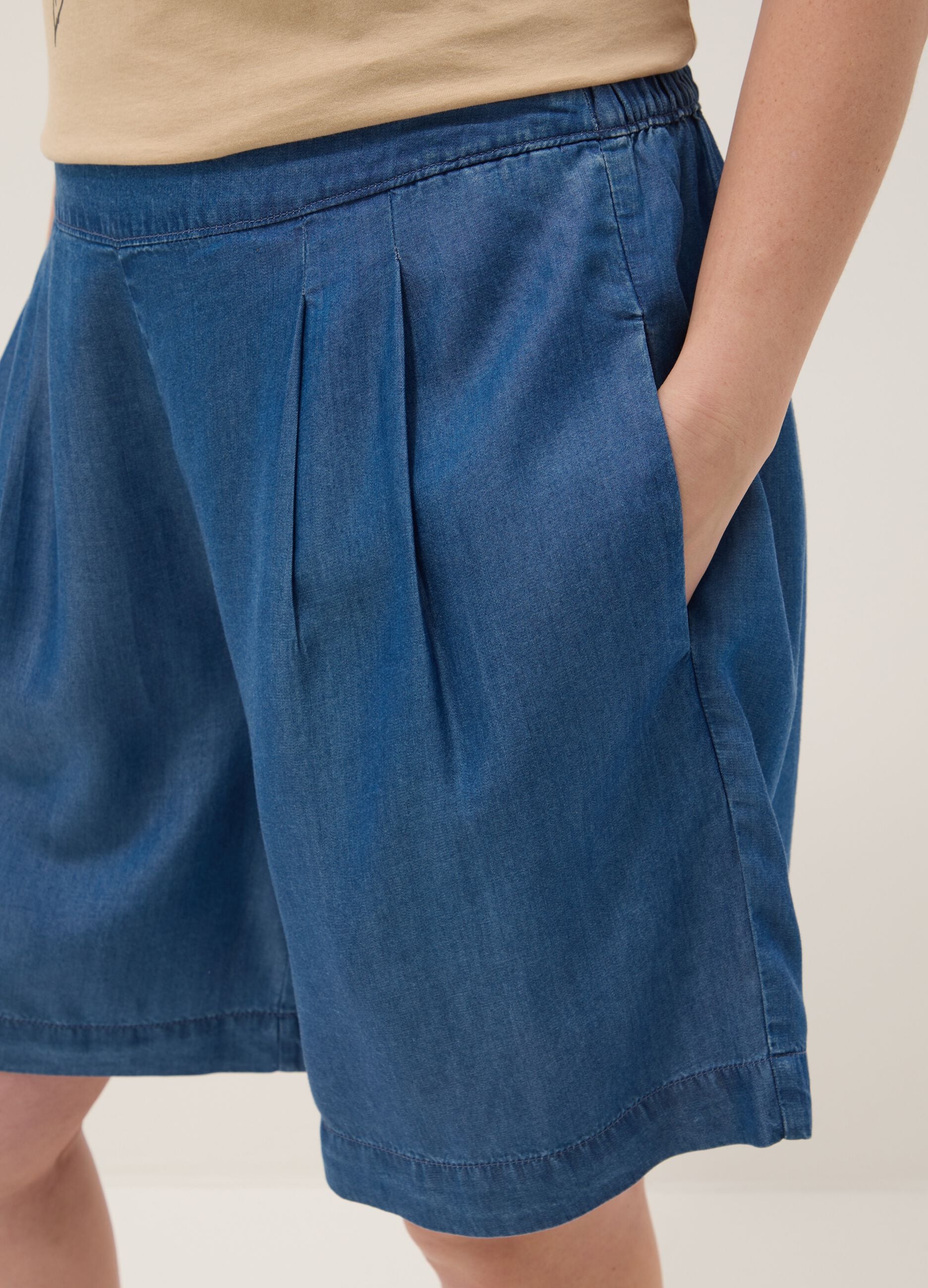 Blue pure lyocell shorts with elasticated waist, relaxed fit