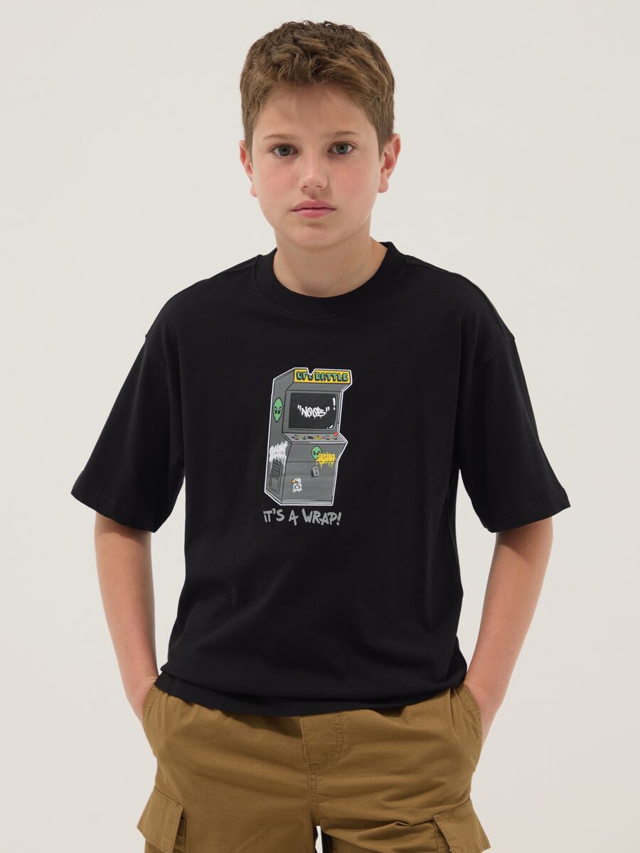 T-shirt nera in puro cotone da ragazzo oversize fit con stampa_0