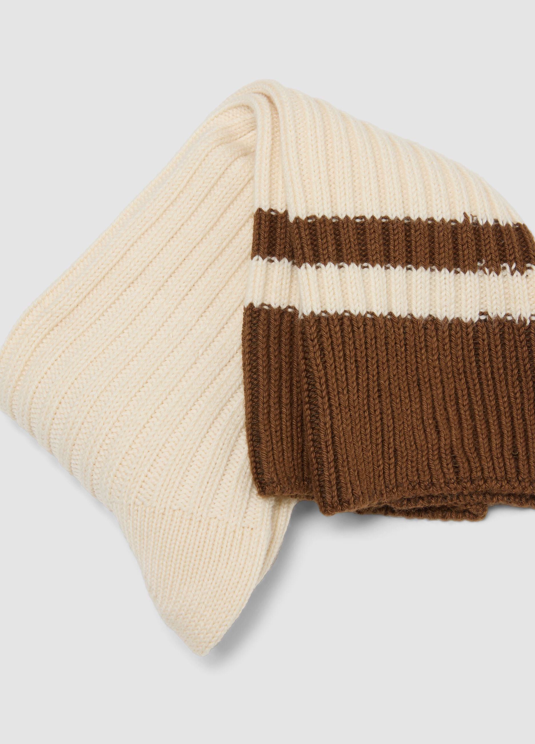 White stretch cotton blend tennis socks with stripes