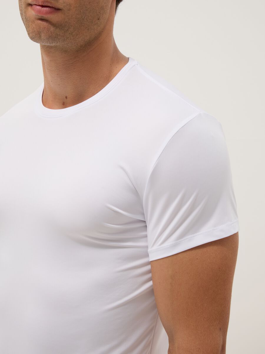 2-pack of white stretch T-shirts_3