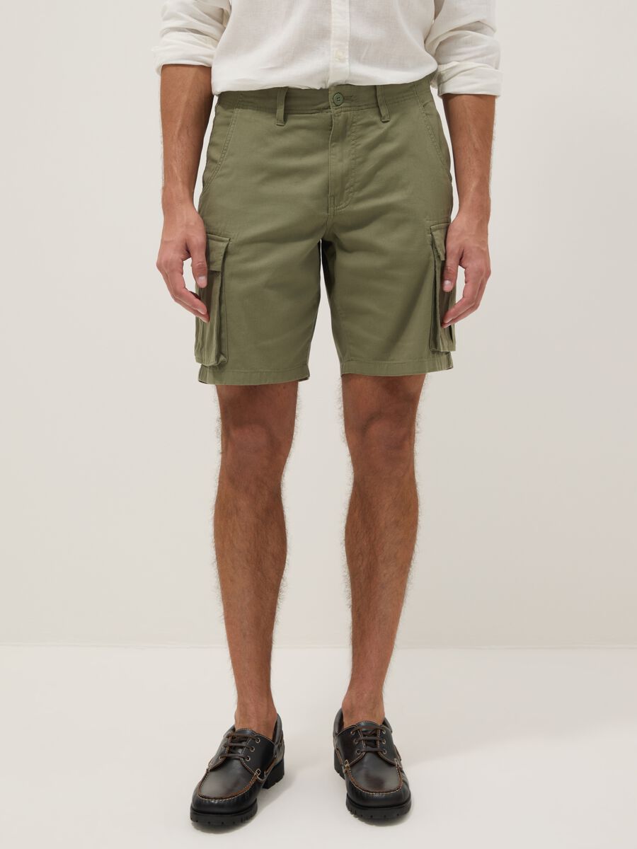 Green regular-fit pure cotton cargo shorts_1