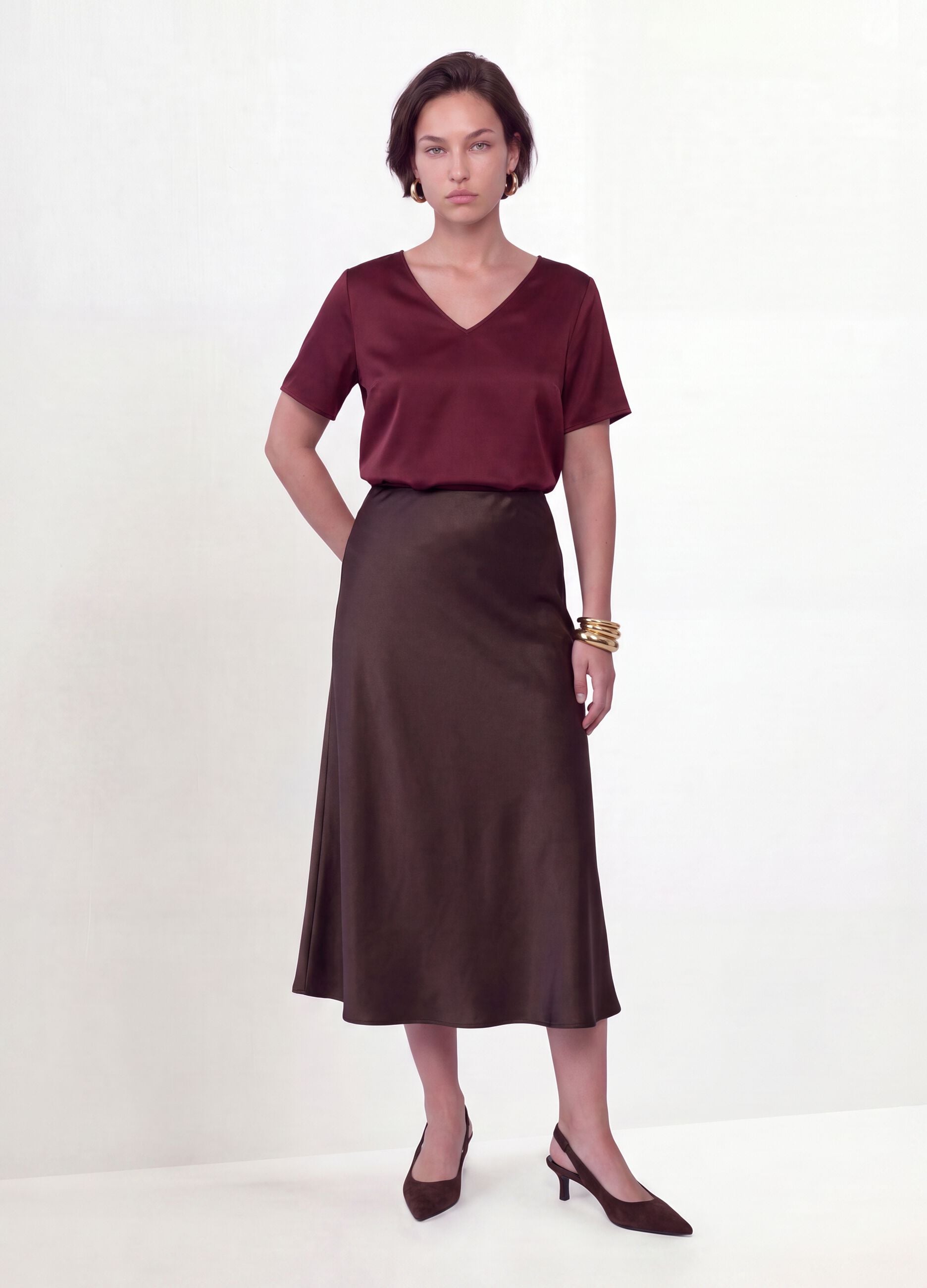 Brown satin midi skirt in stretch fabric