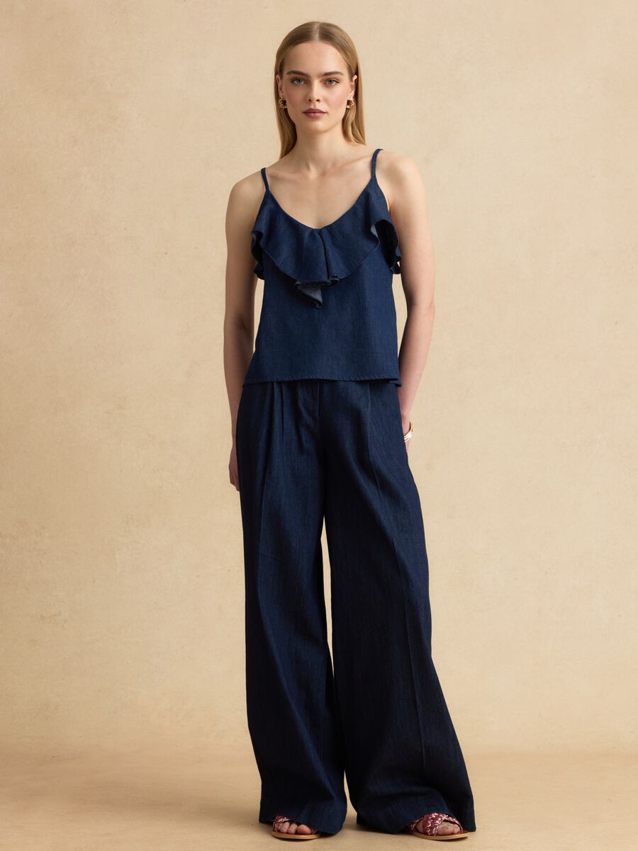 Top blu in puro cotone con volant_2