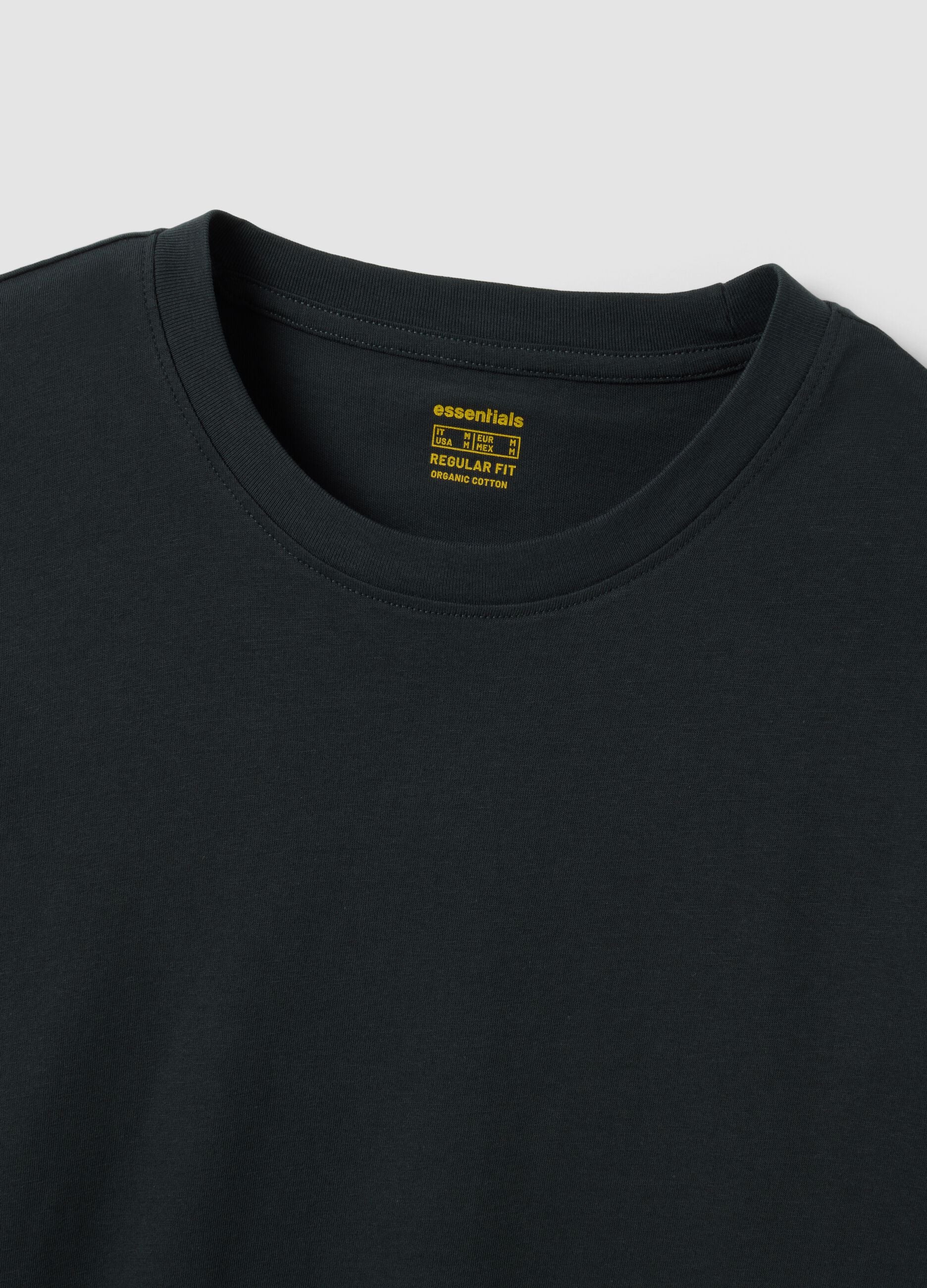 Black long-sleeve crew-neck T-shirt in 100% organic cotton