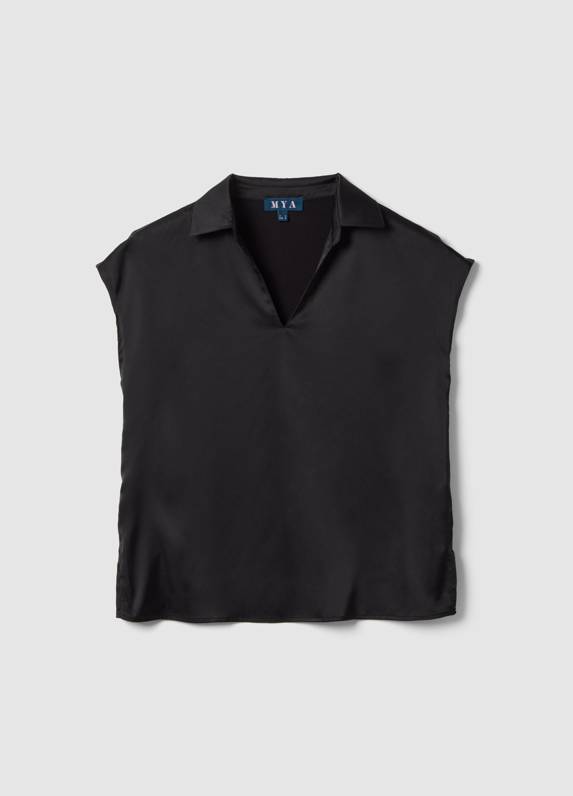 Black short-sleeve polo-collar T-shirt, regular fit