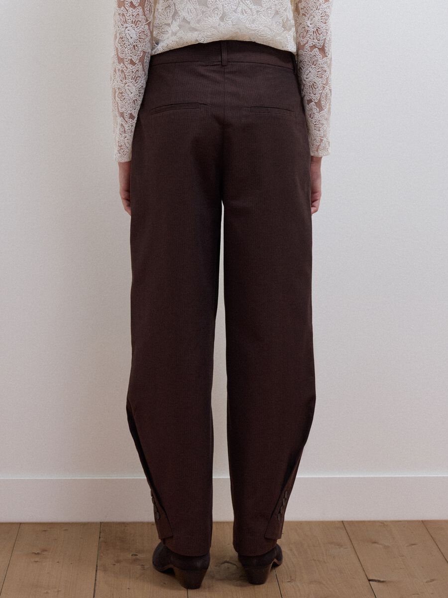 Brown pure cotton barrel-fit trousers_2
