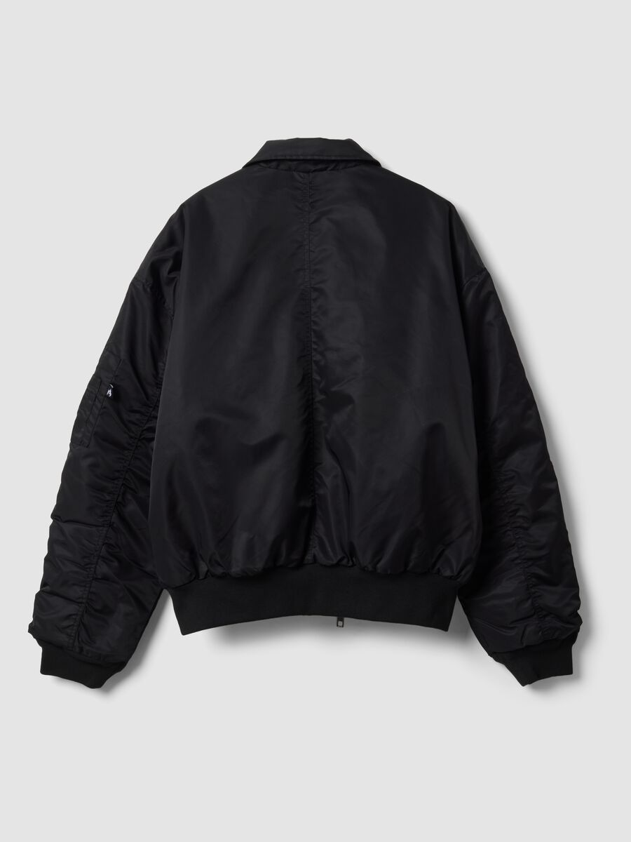 Giubbotto nero crop imbottito con zip e collo a camicia_6