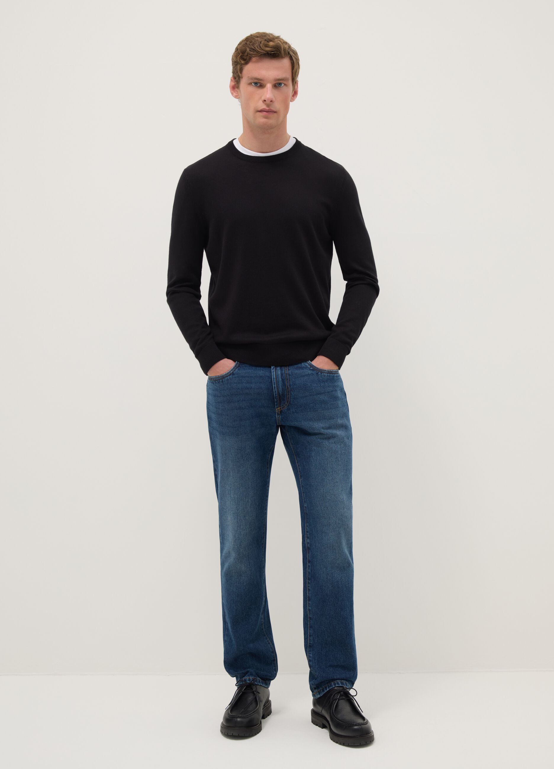 Black crew neck pullover in cotton blend regular fit