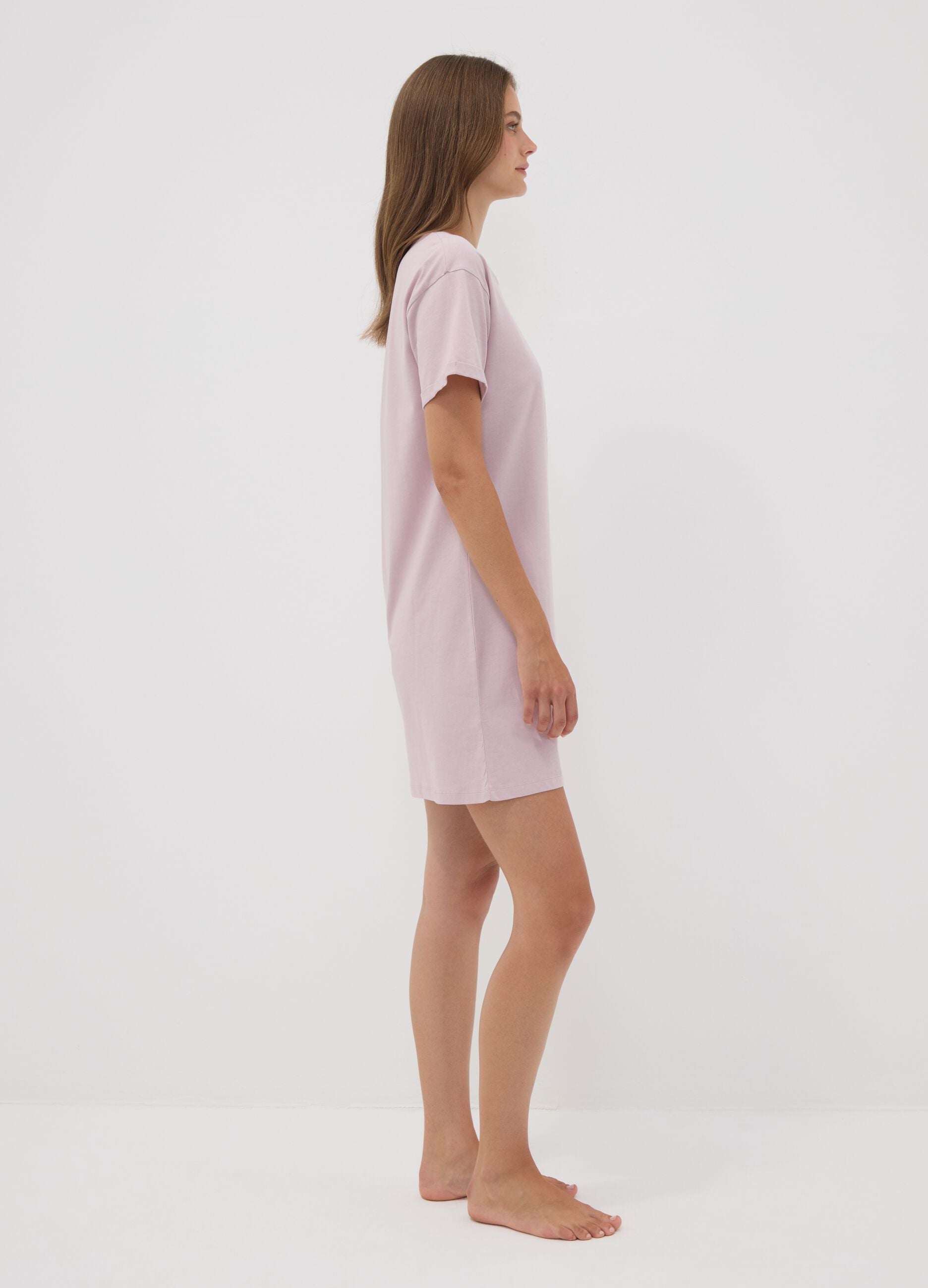 Pink organic cotton nightdress with crew neck and front slogan print
