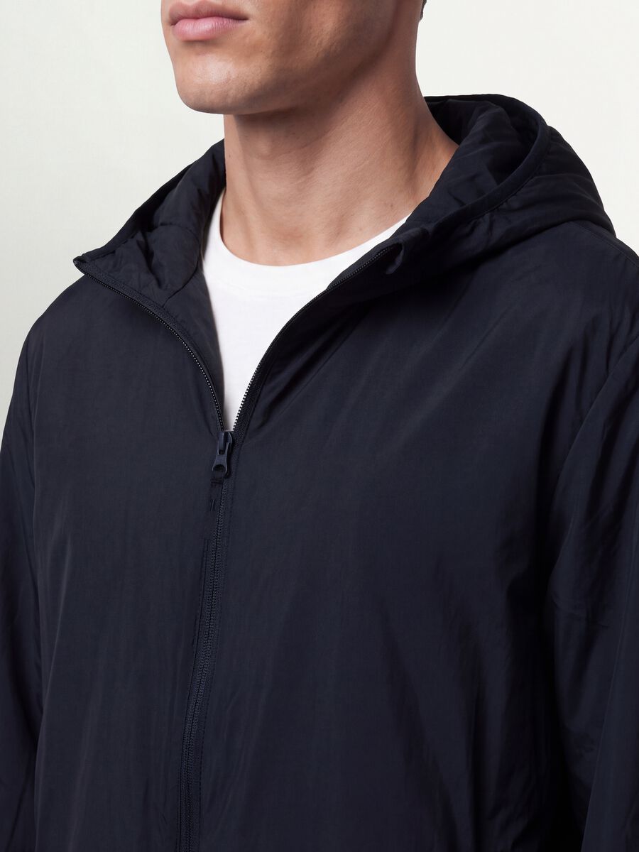Giubbotto blu navy con cappuccio e zip_3
