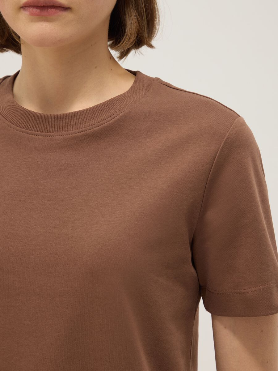 T-shirt The Iconic Tee marrone in puro cotone relaxed fit_4