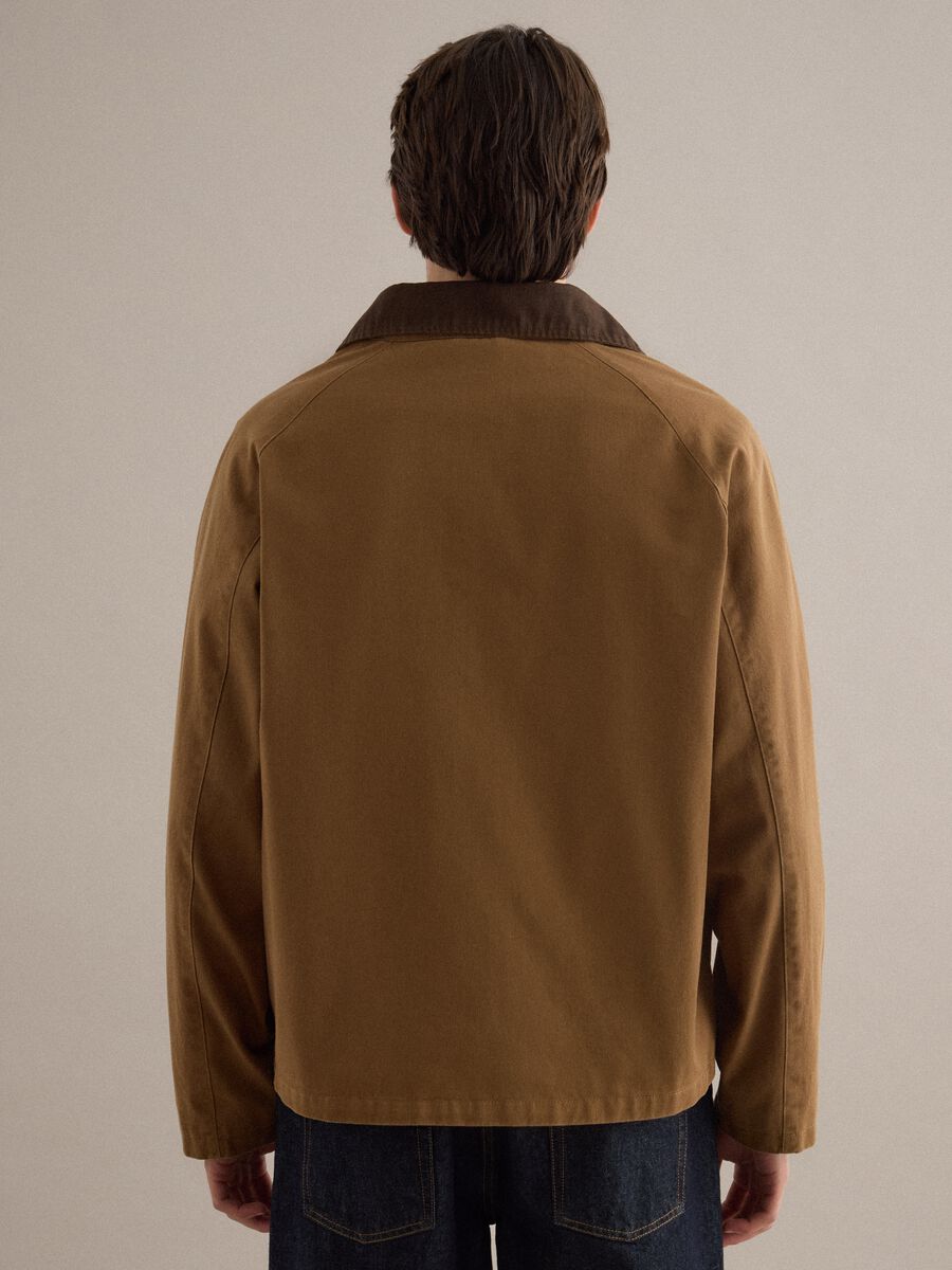 Brown pure cotton regular fit jacket with contrast collar_4