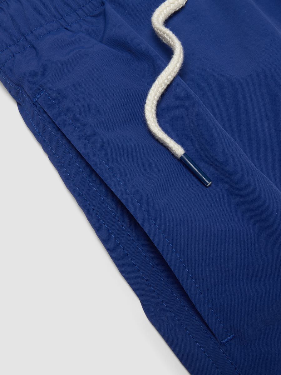 Boxer da mare blu con vita elasticizzata e coulisse_5
