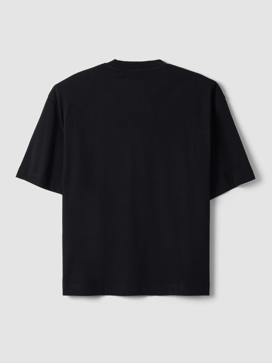 T-shirt nera in puro cotone girocollo con taschino boxy fit_2