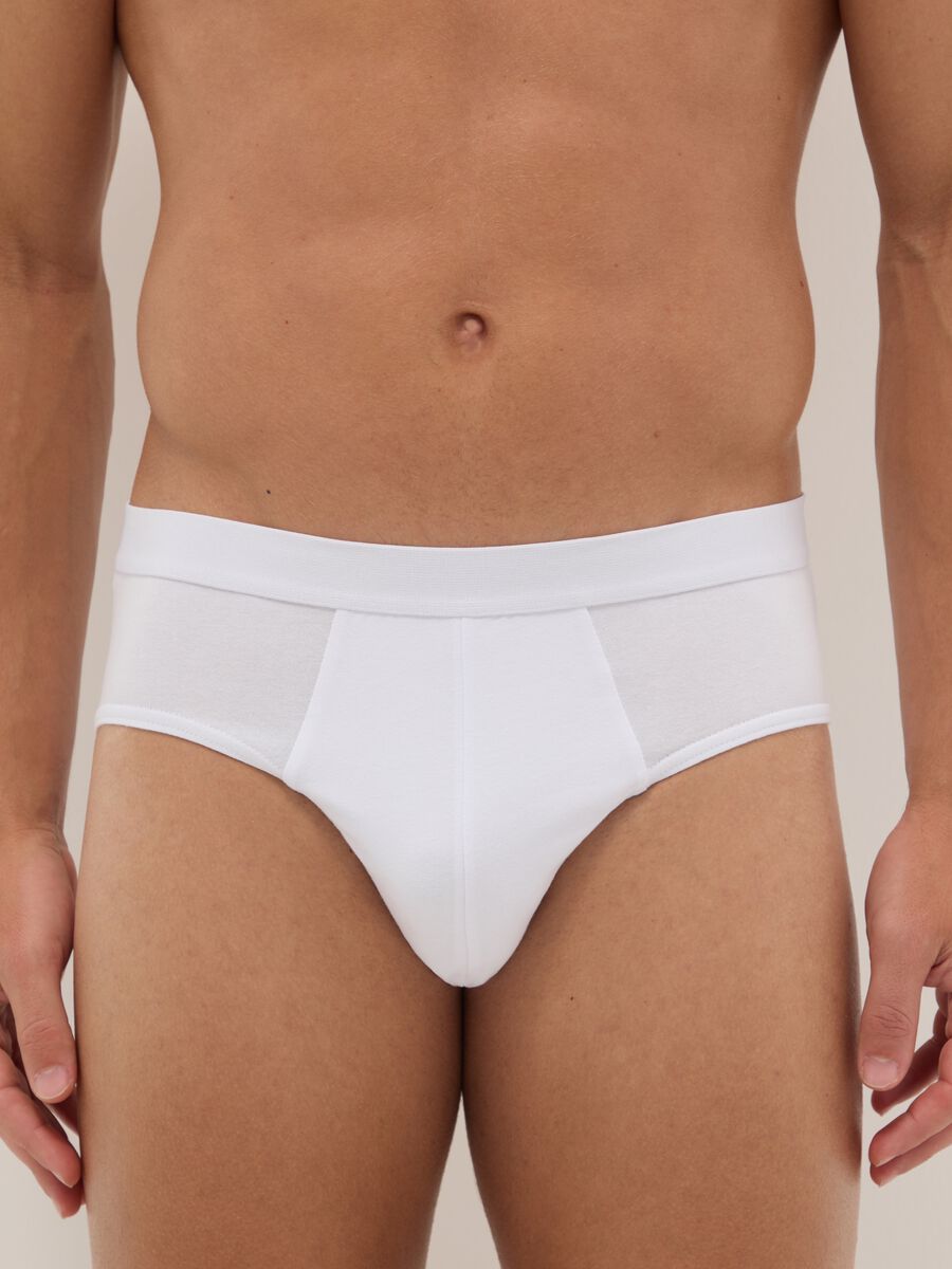 Multipack of white stretch cotton briefs with tight fit_1