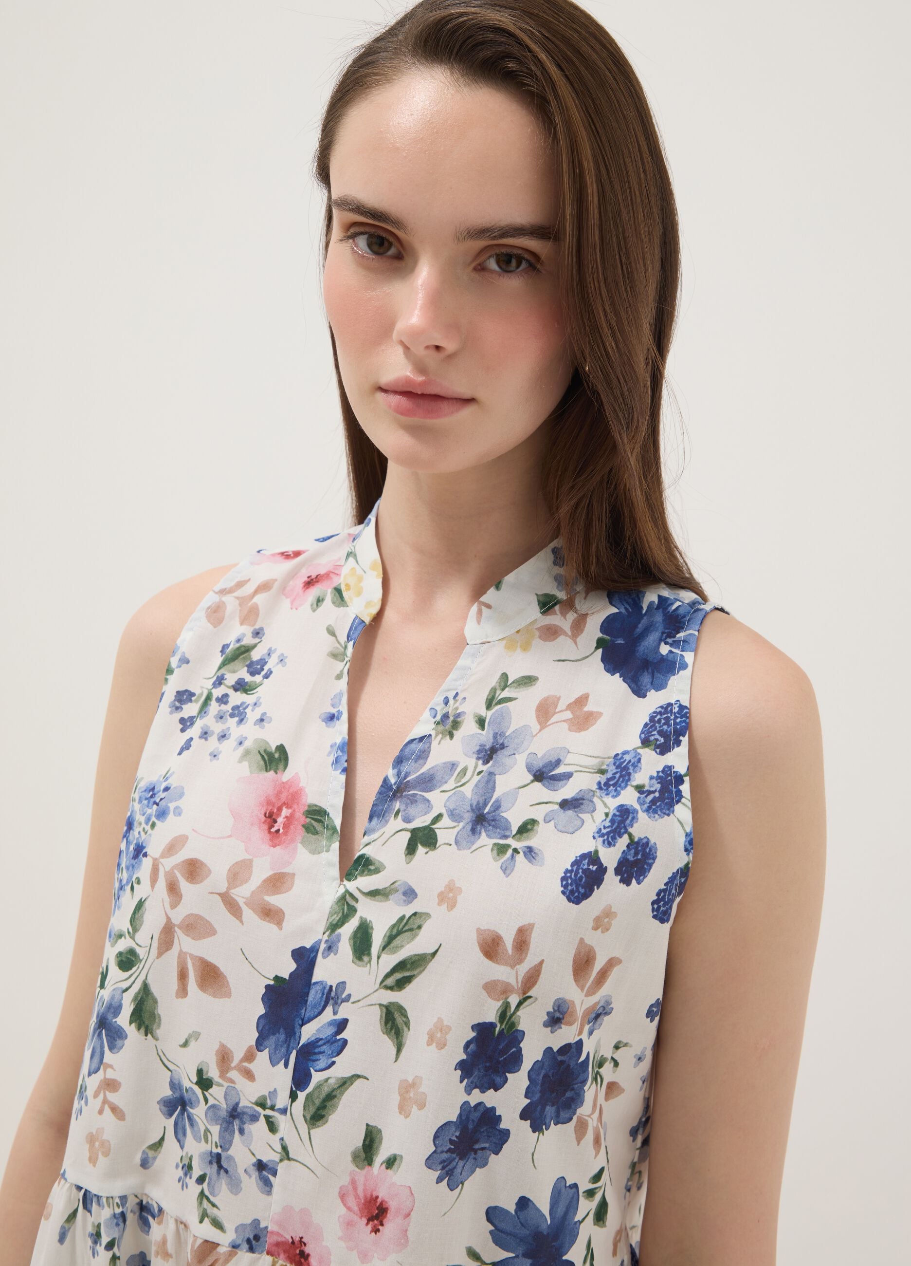 White pure cotton dress with floral print and V-neck, oversized fit
