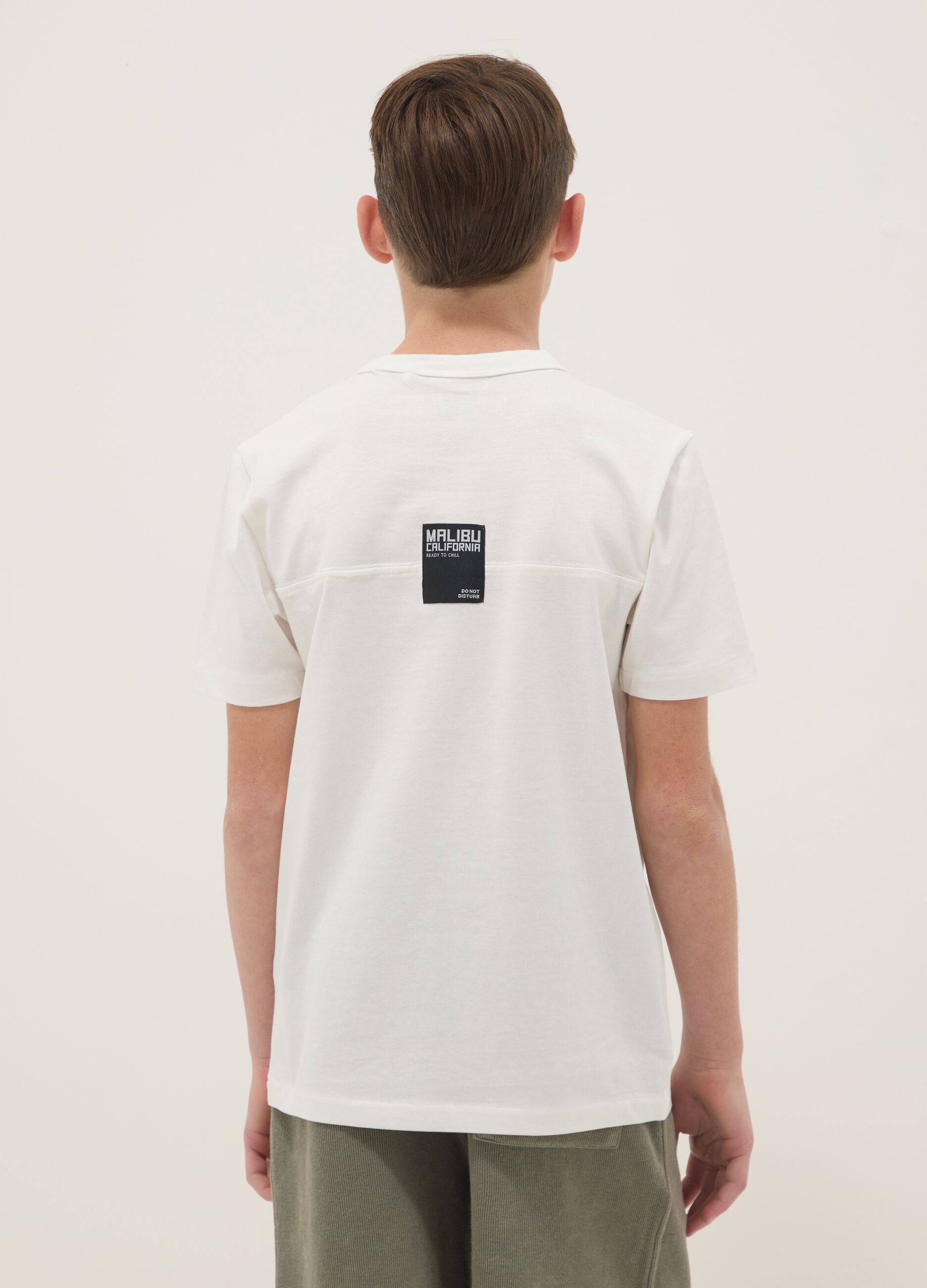 Boys' regular fit pure cotton white T-shirt with writing