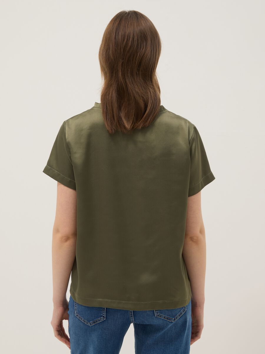 T-shirt verde a maniche corte con collo morbido regular fit_2