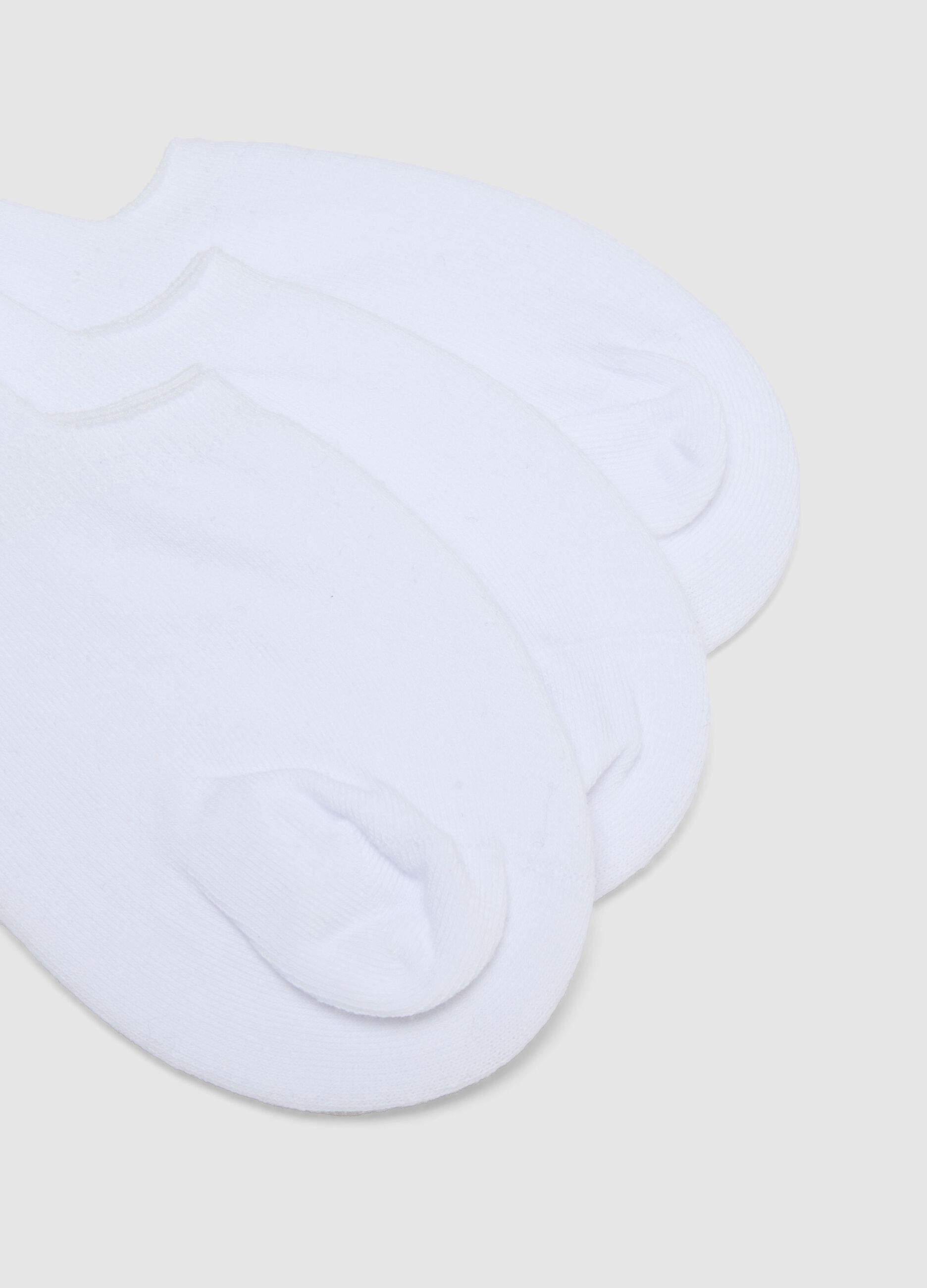 Tripack sporty socks in stretchy white cotton blend
